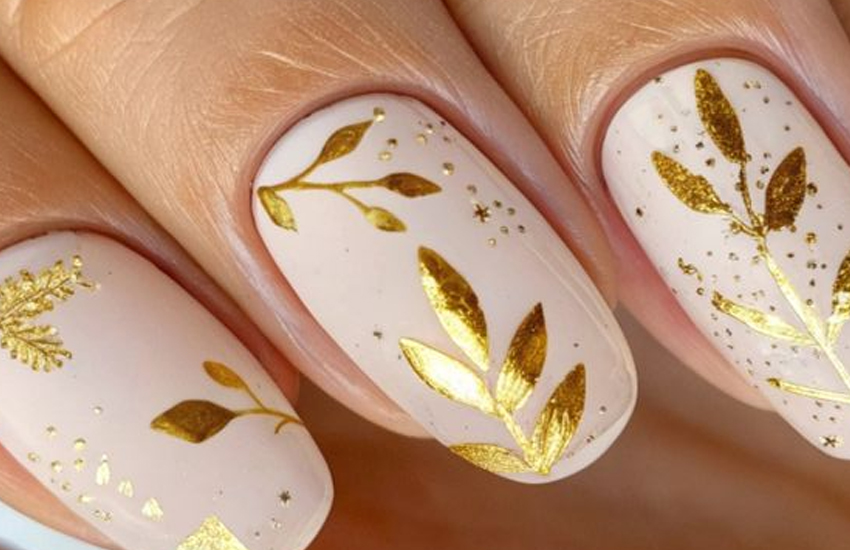 Arany domború műköröm díszítés