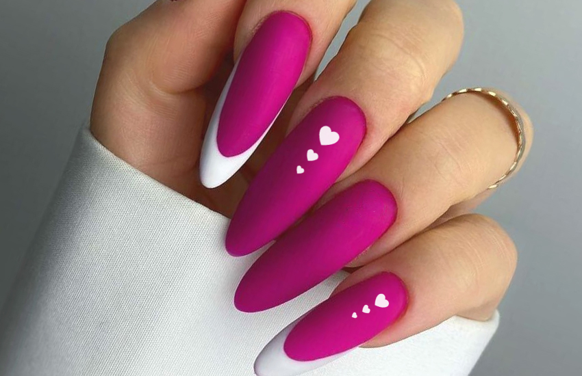 Ciklámen alapú, fekete mintás díszítés