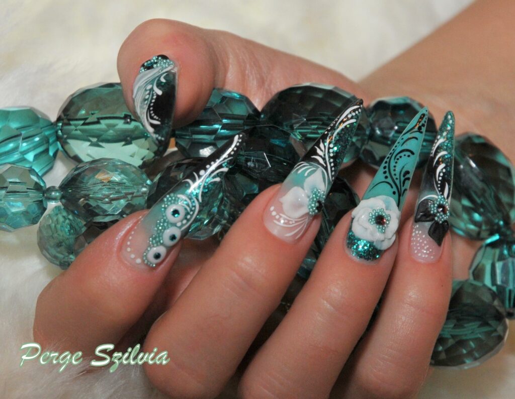 Fekete feh&eacute;r t&uuml;rkiz d&iacute;sz&iacute;t&eacute;ses műk&ouml;r&ouml;m