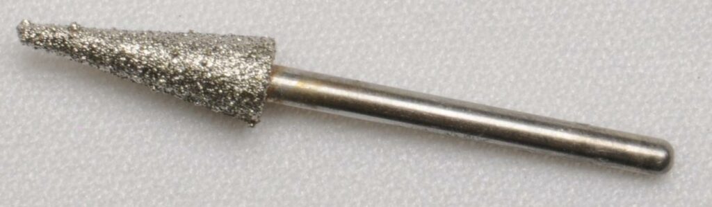 Gy&eacute;m&aacute;nt k&uacute;pos csiszol&oacute;fej