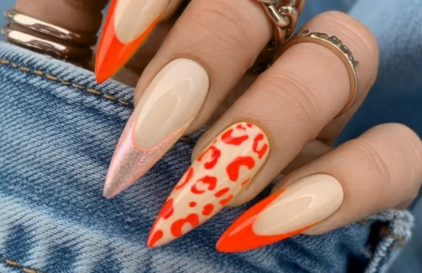 Hegyes stilettó műköröm