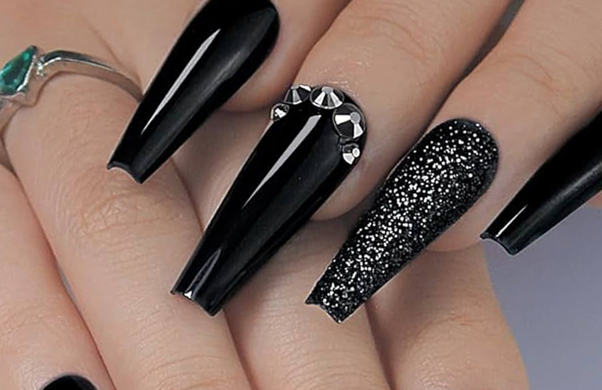 A hosszú körmök tisztántartása